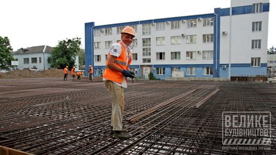 Роботи з облаштування підземного паркінгу для автівок швидкої меддопомоги Роботи з облаштування підземного паркінгу для автівок швидкої меддопомоги