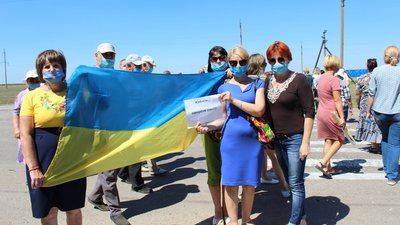 Як і обіцяли.На Херсонщині жителі вдруге перекрили дорогу на курортний Генічеськ Як і обіцяли.На Херсонщині жителі вдруге перекрили дорогу на курортний Генічеськ