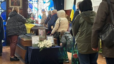 У Черкасах простилися із 20-річним добровольцем Олександром Войтовським