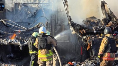 Рятувальники гасять пожежу