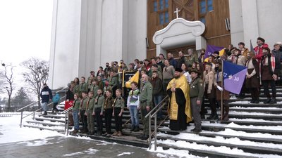 У Рівному освятили прапор пластового куреня. Що це означає для осередку У Рівному освятили прапор пластового куреня. Що це означає для осередку
