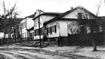 Будівля міста, яке нині на дні Кременчуцького водосховища Будівля міста, яке нині на дні Кременчуцького водосховища
