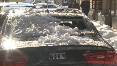 У Львові на автівки падають бурулі та брили снігу. Адвокат пояснив, як отримати відшкодування У Львові на автівки падають бурулі та брили снігу. Адвокат пояснив, як отримати відшкодування