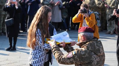 Фото з акції "Відважним та непереможним захисникам" Фото з акції "Відважним та непереможним захисникам"
