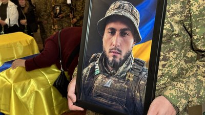 У Полтаві попрощалися із чотирма захисниками України У Полтаві попрощалися із чотирма захисниками України