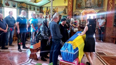 У Сумах попрощалися з загиблим воїном В’ячеславом Кондаковим У Сумах попрощалися з загиблим воїном В’ячеславом Кондаковим