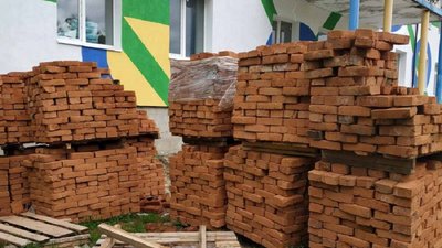 Громадські активісти прикарпатського села проти дитсадка у клубі Громадські активісти прикарпатського села проти дитсадка у клубі