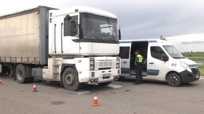 На дорогах Житомирщини з початку року зупинили 105 перевантажених фур