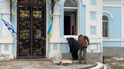 Військові РФ у Херсоні обстріляли церкву та комунальне підприємство