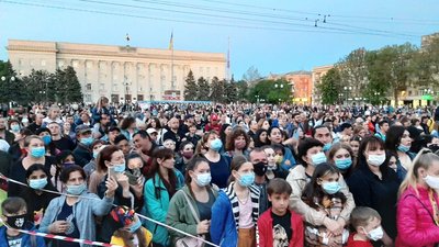 У Херсоні відбувся вечір-реквієм "Пам'ятаємо" У Херсоні відбувся вечір-реквієм "Пам'ятаємо"