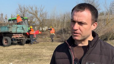 Гілля переробляють на щепу та опалюють комунальні заклади: досвід громади на Волині Гілля переробляють на щепу та опалюють комунальні заклади: досвід громади на Волині