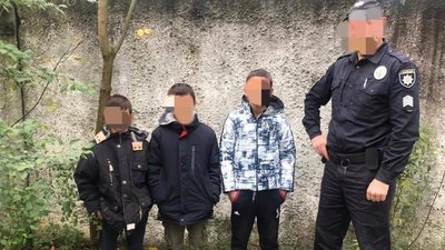 На Закарпатті затримали дітей, які здійснювали наругу над могилами