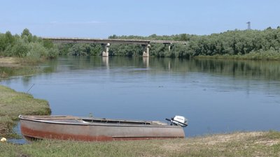 Як переправляються жителі Чернігівщини через Десну. СУСПІЛЬНЕ | ВІДЕОНОВИНИ