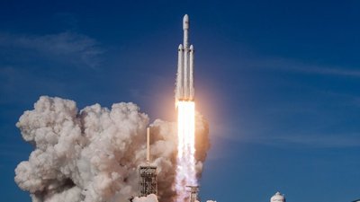 Безос проти Маска. NASA призупинила співпрацю з SpaceX через позов Blue Origin