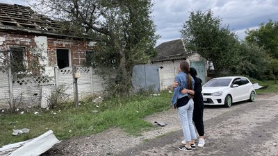 Наслідки російських авіаударів по приватному сектору в Дергачах, Харківська область