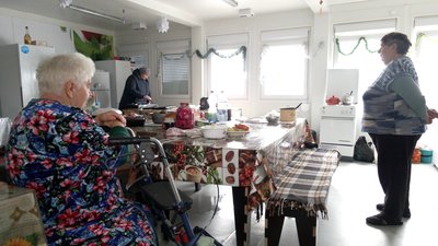 "Сумненький буде Новий рік". Як жителі Новоселівки готуються зустрічати 2023-ій "Сумненький буде Новий рік". Як жителі Новоселівки готуються зустрічати 2023-ій