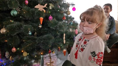 Пігулки щогодини: як живе наймолодша дівчинка в Україні з донорським серцем. Історія волинянки Пігулки щогодини: як живе наймолодша дівчинка в Україні з донорським серцем. Історія волинянки