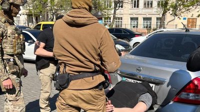 В Одесі затримали представників криміналітету, які залякували та "вибивали" гроші — СБУ В Одесі затримали представників криміналітету, які залякували та "вибивали" гроші — СБУ