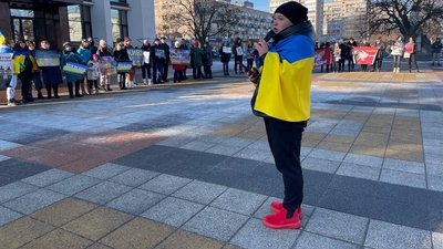 "Обміняйте всіх на всіх": у Черкасах родичі полонених вийшли на мирну акцію "Обміняйте всіх на всіх": у Черкасах родичі полонених вийшли на мирну акцію