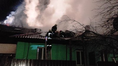 У Житомирі загорівся житловий будинок на п’ять господарів