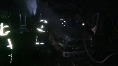 На вулиці Добровольського у Кропивницькому згорів автомобіль На вулиці Добровольського у Кропивницькому згорів автомобіль