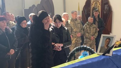 На Львівщині попрощалися з двома воїнами, які загинули у російсько-українській війні На Львівщині попрощалися з двома воїнами, які загинули у російсько-українській війні