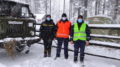 Прикарпатські рятувальники допомогли двом туристкам на перевалі