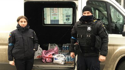 Черкаські віряни готують обіди для поліцейських Черкаські віряни готують обіди для поліцейських