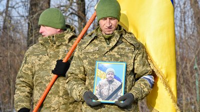 Загинув у бою під Бахмутом: на Чернігівщині поховали захисника Петра Пузиря