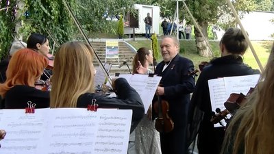 У Волинській обласній філармонії відкрили мистецький дворик У Волинській обласній філармонії відкрили мистецький дворик
