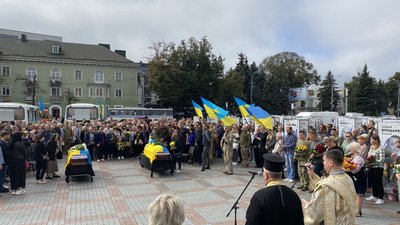 У Рівному попрощались із добровольцями Андрієм Благодирем та Павлом Ващиком У Рівному попрощались із добровольцями Андрієм Благодирем та Павлом Ващиком