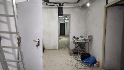 "Десятками років тут стояла на метр вода": у третій лікарні Полтави облаштовують укриття