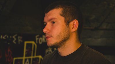 З підручних засобів для автівок та бронесталі. Одесити виготовили більше тисячі бронежилетів З підручних засобів для автівок та бронесталі. Одесити виготовили більше тисячі бронежилетів