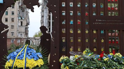 Пам’ять загиблих захисників України вшанували у Миколаєві Пам’ять загиблих захисників України вшанували у Миколаєві