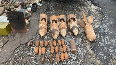 У Рівному син знайшов в гаражі батька арсенал зброї та вибухівку часів Другої світової війни У Рівному син знайшов в гаражі батька арсенал зброї та вибухівку часів Другої світової війни