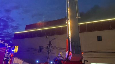Пожежа у ТЦ "Лоцман" у Сімферополі