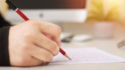 Міносвіти назвало скасування випускних іспитів у Києві незаконним