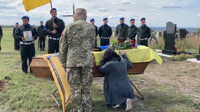 На Харківщині поховали захисника Маріуполя Тараса Білика На Харківщині поховали захисника Маріуполя Тараса Білика