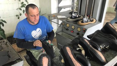 Працівникам Львівського протезного заводу 8 місяців не платять зарплати Працівникам Львівського протезного заводу 8 місяців не платять зарплати