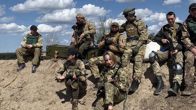 "Тут дівчат немає, є лише військові" –житомирська співачка Лєна Дарк, яка пішла в тероборону "Тут дівчат немає, є лише військові" –житомирська співачка Лєна Дарк, яка пішла в тероборону