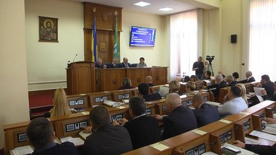"Політики працюють не на людей". Чому виникають конфлікти на рівні обласної влади