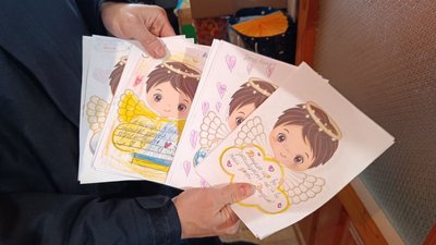 Крім подарунків, діти писали військовим листи-побажання, 11 грудня 2023. Фото: Суспільне Хмельницький