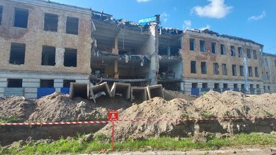 У Сумах повторно обстежили будівлю на вулиці Герасима Кондратьєва, яку авіаударом зруйнували росіяни У Сумах повторно обстежили будівлю на вулиці Герасима Кондратьєва, яку авіаударом зруйнували росіяни