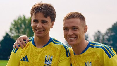Збірна України з футболу у новому домашньому комплекті форми