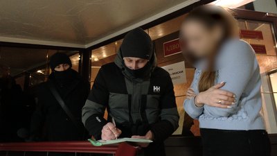 Бурульки під три метри: хто їх збиває у Рівному та хто повинен це робити Бурульки під три метри: хто їх збиває у Рівному та хто повинен це робити