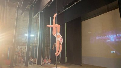 У Херсоні відбулись всеукраїнські змагання з шестової та повітряної акробатики У Херсоні відбулись всеукраїнські змагання з шестової та повітряної акробатики
