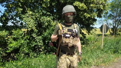 "Йшов чітко по курсу на нашу позицію". На Сумщині прикордонники збили дрон РФ з вибухівкою