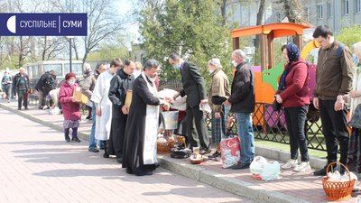 У Сумах християни східного обряду освячують Великодні кошики У Сумах християни східного обряду освячують Великодні кошики