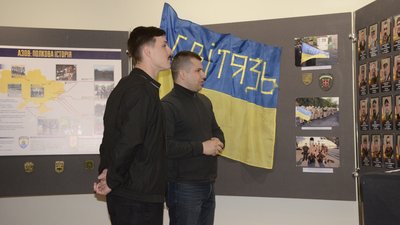 Піло-винищувач, який передав у музей свій комбінензон Піло-винищувач, який передав у музей свій комбінензон