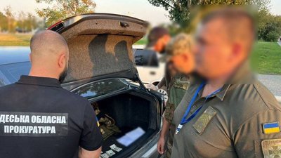 100 доларів за морське і 50 за річкове: на Одещині двох прикордонників підозрюють в корупції при огляді суден